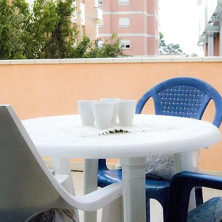 Ar Eton Apts. يوريت دي مار