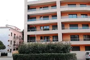 Ar Eton Apts. יורט דה מאר